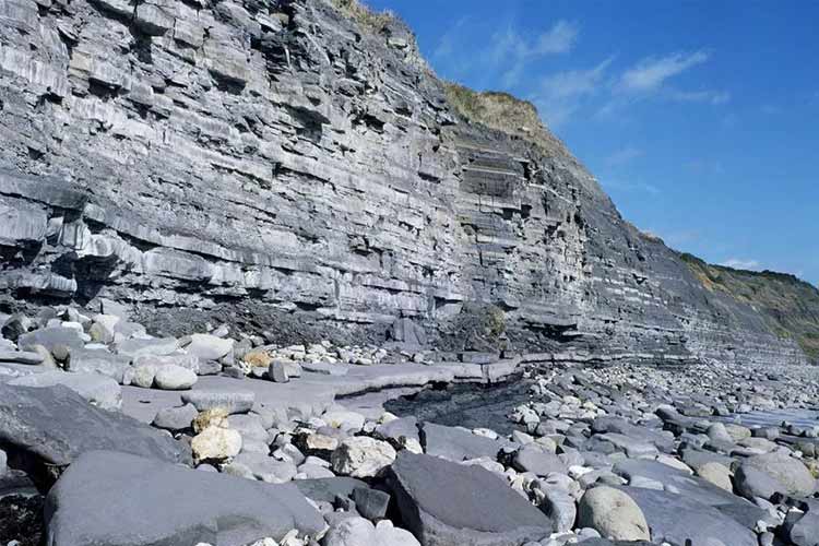 石灰石生產(chǎn)機(jī)制砂，選哪款移動(dòng)破碎篩分設(shè)備最佳