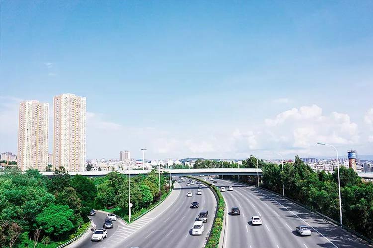 國內首臺履帶移動制砂機施工現(xiàn)場