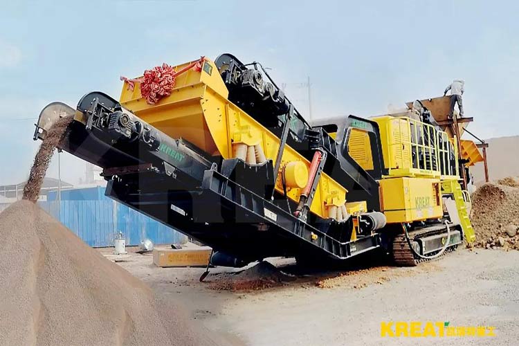 國內首臺履帶移動制砂機施工現(xiàn)場