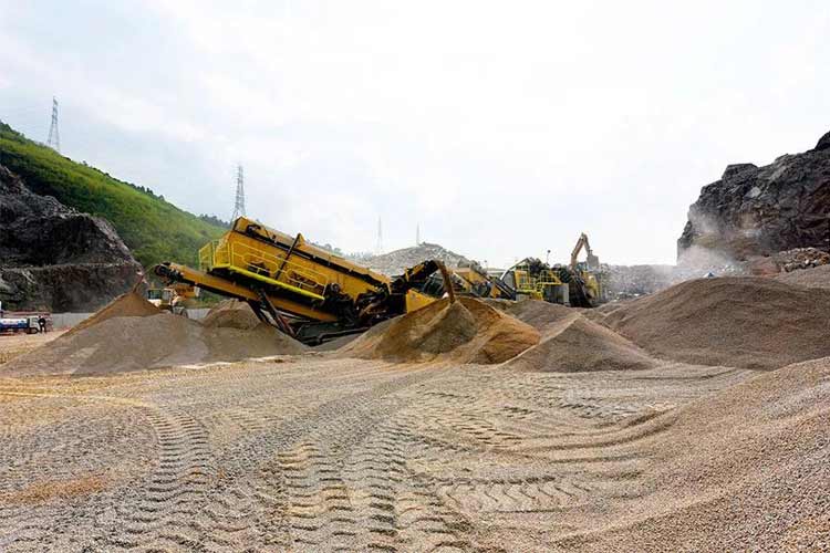 履帶移動篩分站產(chǎn)能大、環(huán)保、低能耗