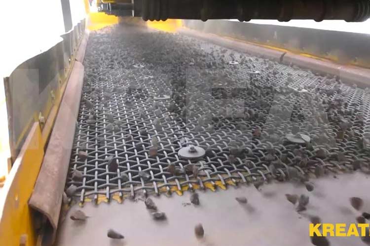 履帶移動篩分站產(chǎn)能大、環(huán)保、低能耗