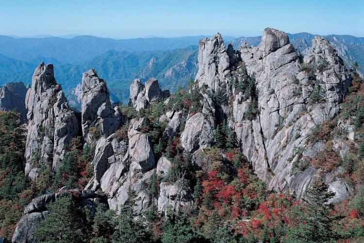 生產(chǎn)機(jī)制砂的常用石料各自的硬度及特點(diǎn)是什么？